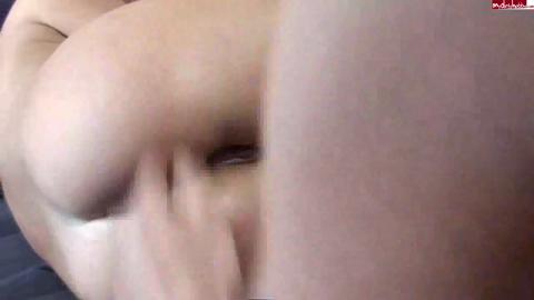 585